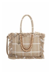 Beżowa pleciona torebka z frędzlami na krawędziach, z wzorem w kratkę. Ozdobiona drewnianymi koralikami, posiada dwie rączki oraz odpinany pasek.