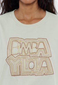 Bimba Y Lola LOGO BORDADO  - Camiseta estampada - verde claro