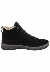 Bottines en suède noir avec une finition texturée, semelle en caoutchouc grise, design à lacets et doublure en shearling peluche au niveau du col.