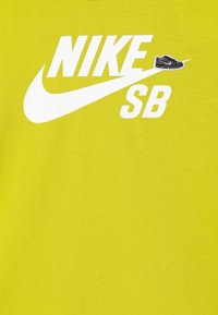 Nike SB TEE LOGO UNISEX - Potiskana majica - bright cactus