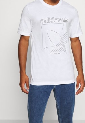 Biała koszulka z bawełny z czarnym konturem logo Adidas i geometrycznymi kształtami. Okrągły dekolt i krótkie rękawy. Klasyczny krój.