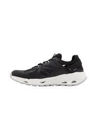 Schwarzer Athletikschuh mit Obermaterial aus Mesh und Leder, weißer Zwischensohle, strukturierten Akzenten und geschwungener Form; entworfen für Komfort und Unterstützung.