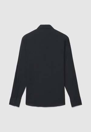 Camicia nera a maniche lunghe realizzata in tessuto liscio, con colletto classico, polsini con bottoni e orlo arrotondato con schiena liscia.