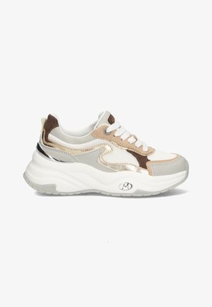 Sneakers with a mesh and suede upper, featuring beige and metallic accents, a chunky white sole, and lace-up closure.