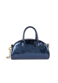 Sac à main bleu marine brillant avec une forme arrondie, deux poignées courtes et une chaîne amovible. Présente une surface texturée et des accessoires en or.