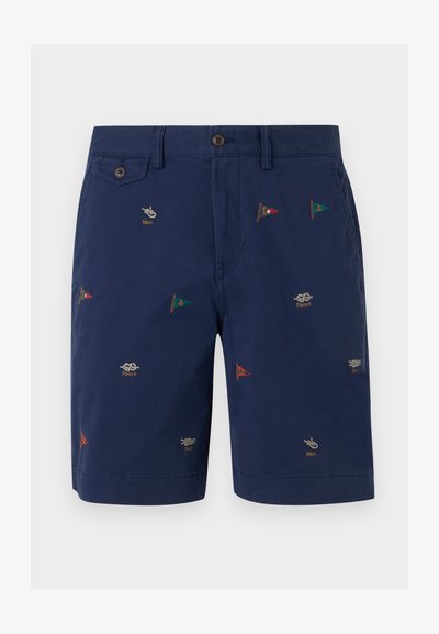 Σορτς σε ναυτικό μπλε με κουμπωτή μέση και κεντημένες μικρές ναυτικές σημαίες και κόμπους που είναι διασκορπισμένα στο ύφασμα.