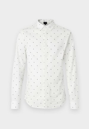 Biała, długosleeve koszula z guzikami, pokryta małymi czarnymi logo "AX", wyposażona w klasyczny kołnierz i zapięcia na mankietach.