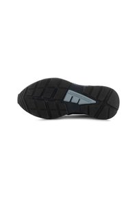 Svart gummisåle til sneakers med et teksturert mønster, fleksible spor og en fremtredende logodetalj i lys blå.