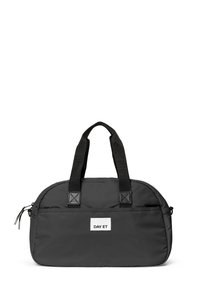 Schwarzer Reisetasche mit zwei robusten Griffen und einem Reißverschluss, auf der Vorderseite mit einem weißen Etikett mit "DAY ET". Einfaches, modernes Design.