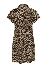 Robe imprimée léopard avec un col, des manches courtes et une taille ceinturée. Fabriquée dans un tissu léger avec une texture douce.