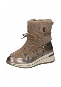 Bottines chelsea à lacets en fourrure brune avec des accents métalliques, un extérieur texturé et une semelle en coin. Comprend des œillets renforcés.