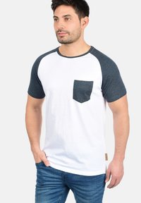 INDICODE JEANS - IDGRESHAM - Printtipaita - optical white Pienoiskuva 1