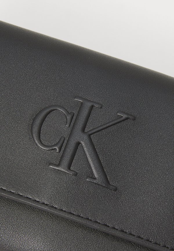 SCULPTED LONG FOLD STRAP - Cross body bag4