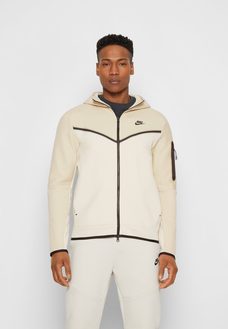 tech fleece nike beige