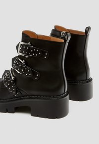 PULL&BEAR Botines bajos - black