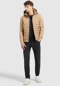 khujo BOLT MATT - Lengva striukė - beige