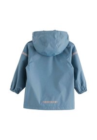 Lichtblauwe windbreaker jas met een capuchon, elastische manchetten en reflecterende accenten op de schouders en de achterzoom. Glad, waterafstotend materiaal.