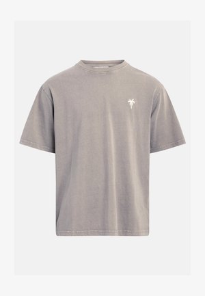 T-shirt à manches courtes gris clair avec col ras du cou, petit logo de palmier blanc sur la poitrine gauche, design uni, coupe décontractée.