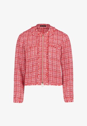 Rode geweven jas met een gestructureerde afwerking, voorzien van een rits aan de voorkant, twee borstzakken en een cropped silhouet. Geaccentueerd met rafelige randen.