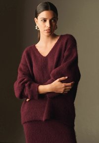 Next RELAXED FIT SOFT TOUCH V-NECK  - Pullover - red berry
