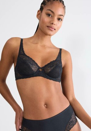 - Biustonosz z fiszbiną