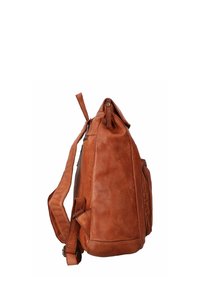 Zaino in pelle marrone con un design morbido. Caratterizzato da una tracolla regolabile, tasca laterale, texture liscia e forma arrotondata.