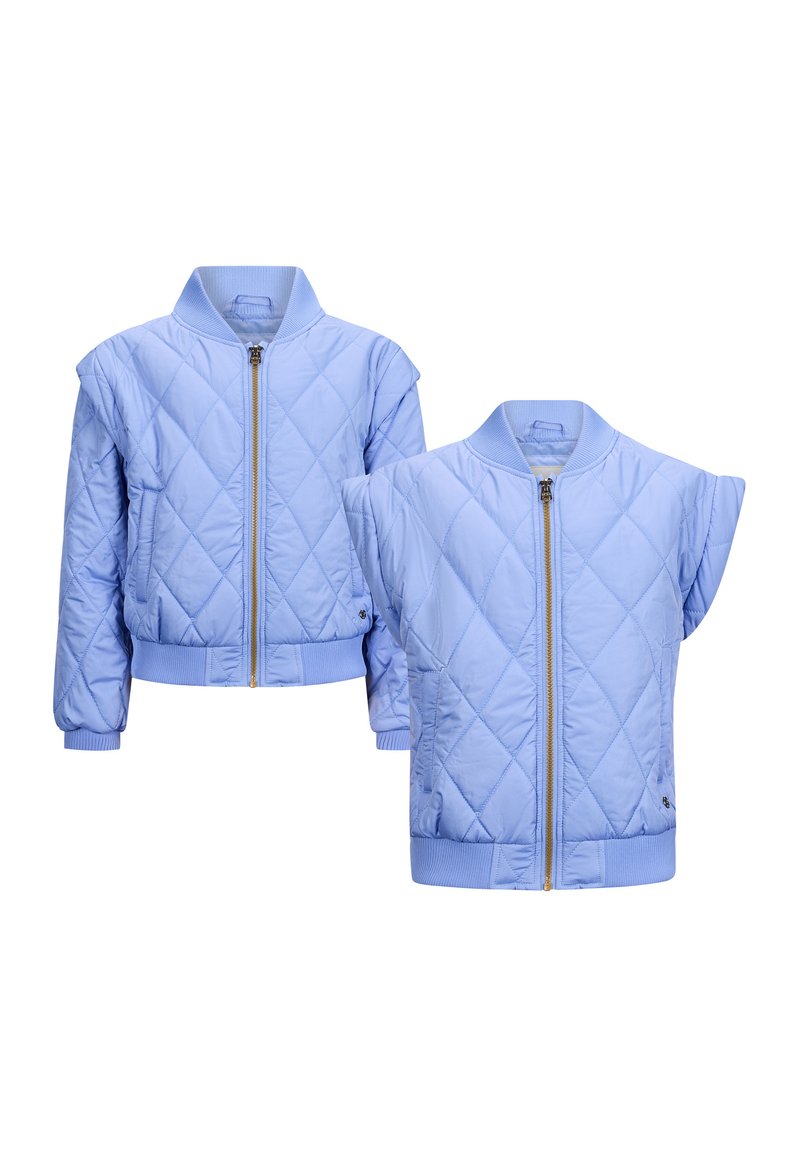 Giubbotti bomber trapuntati di colore azzurro chiaro con polsini e colletto a costine. Un giubbotto ha le maniche corte, l'altro ha maniche lunghe e una cerniera frontale.