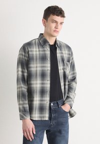 BOSS RICKERT - Srajca - open grey
