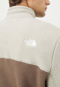 The North Face M YUMIORI 1/4 ZIP - Fleecetröja - smokey brown/clay grey/summit gold
