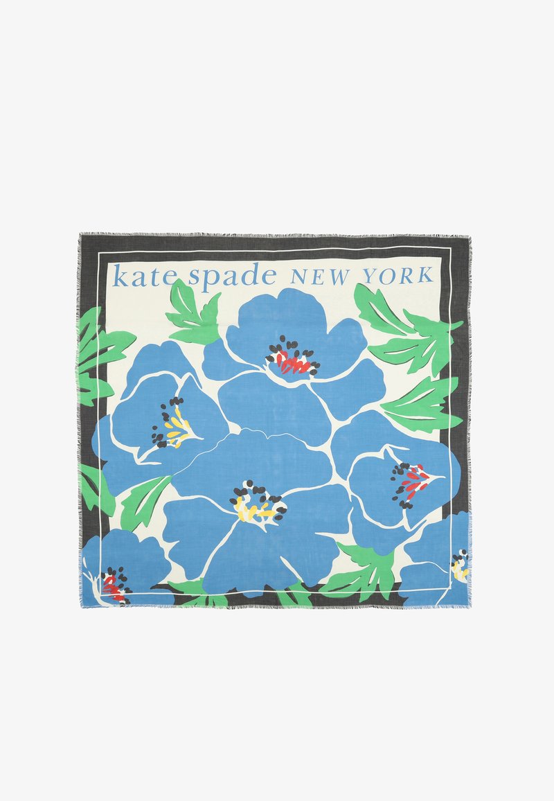 Blauwe vierkante sjaal met een zwarte rand, versierd met grote blauwe bloemen met zwarte hartjes en groene bladeren op een roomkleurige achtergrond.