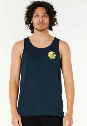 Débardeur en coton bleu marine avec un logo jaune rond sur la poitrine gauche, des bretelles larges et une coupe décontractée. Texture lisse.