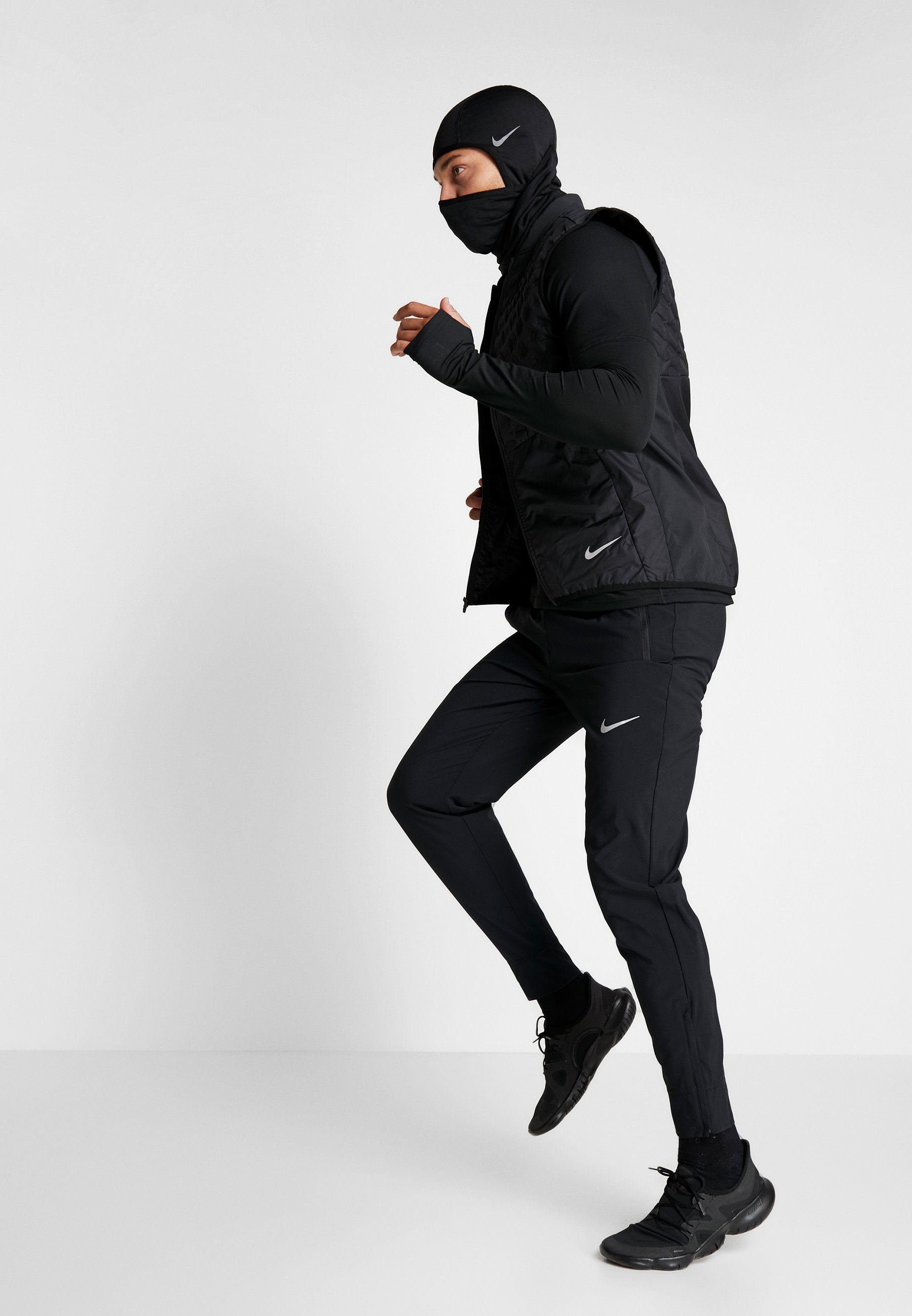 nike performance run therma sphere hood