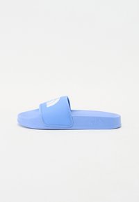 Unselected, virtual blue/white