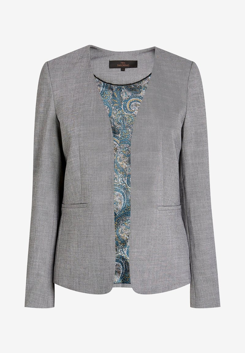 Blazer pour femme gris, sur mesure, à devant ouvert, avec doublure intérieure à motif paisley en tons bleus, blancs et dorés.