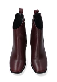 Bottines en cuir bordeaux avec un bout carré, des zips latéraux et une texture lisse, dotées d'une languette au talon.