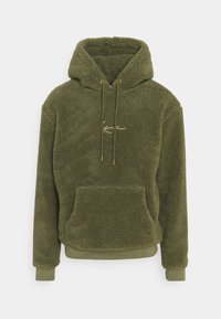 Oliven grøn fleece hettegenser med teksturert overflate, frontlomme med kenguru-design og hardware i gullfarge til snøring. Har ribbestrikket kant og mansjetter.