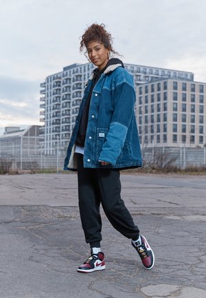 Jordan AIR JORDAN MID  - High-top trainers - black/dark beetroot/white/hyper royal