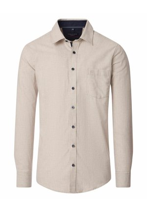 Camisa beige de manga larga con botones, bolsillo único en el pecho y botones oscuros, con cuello clásico y ajuste entallado.