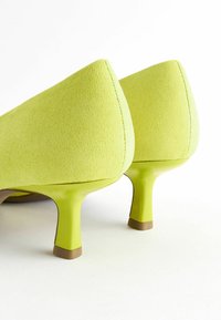 Next FOREVER COMFORT JEWEL TRIM KITTEN - REGULAR FIT - Klasické lodičky - lime green