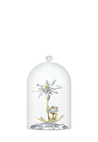 Figurina di fiore in cristallo sotto una cupola di vetro trasparente. Presenta accenti in argento e oro con sei petali, centri gialli e una base verde.
