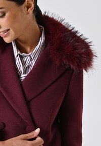 Rinascimento Cappotto classico - red