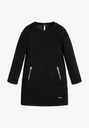 Robe noire texturée à manches longues avec deux poches zippées dorées en biais à l’avant et un petit logo doré près de l’ourlet.