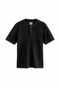 Černé triko s krátkým rukávem stylem henley, s ribovanou strukturou, s třemi knoflíky na výstřihu a kulatým límcem.