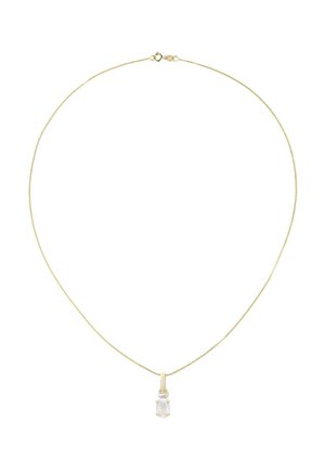 Collana tono oro con una catena sottile e un pendente ovale in pietra bianca, con quattro pietre preziose di accentuazione alla base del pendente.