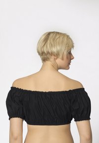 Schwarzes, schulterfreies Cropped-Top mit kurzen Puffärmeln, elastischem Taillenbund und Spitzenrand an den Ärmeln und am Ausschnitt, aus weichem Stoff gefertigt.