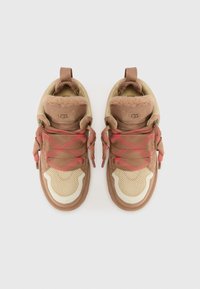 UGG LOWMEL - Skateboardové boty - rocky oak