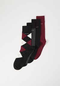 Set von vier Socken mit einem rot-schwarzen Argyle-Muster, einfarbig schwarz, gestreift grau und einfarbig burgunderrot, mit verstärkten Bündchen.