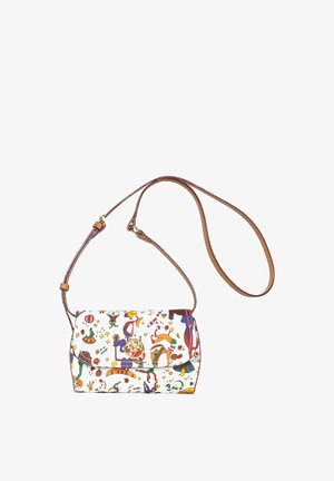 Bolso bandolera blanco con correa ajustable marrón e ilustraciones coloridas y caprichosas de temática navideña en la solapa frontal.