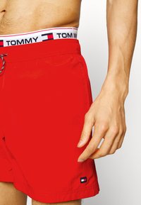 Tommy Hilfiger LOGOLINE MEDIUM DRAWSTRING - Uimashortsit - deep crimson