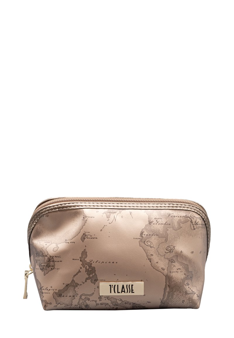 Bustina cosmetica con cerniera in bronzo metallico con stampa della mappa del mondo. Presenta un dettaglio logo in tono oro sul davanti. Texture liscia e lucida.